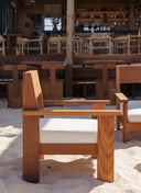 Versatile Juntowd Alba outdoor lounge chair in a balanced, minimal setting with a solid wood structure.