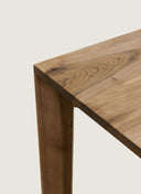 Detailed view of the solid wood construction and natural matt varnish finish on the Juntowd Palmares bespoke table.